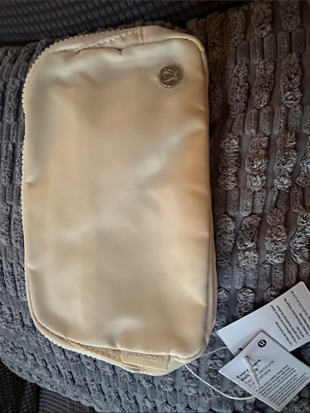 Lululemon Cream 1L belt bag NWT